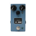 Browne Amplification Carbon V2 Pedal SkyBlue オーバードライブ 歪みエフェクター コンパクトエフェクター ブラウンアンプ フラッグシップモデル、ProteinのBlue CH(左Ch)をスタンドアローン化したCarbonがV2に！ Browne Amplification Carbon Pedal が V2になって登場！ 従来のCarbonと基本的な音質や仕様はそのままに、ハイカットのスイッチが付属したことで、より多くのアンプとのマッチングを図ることができます。ハイカットのスイッチは3ポジションの選択が可能です。Center : ノーマルLeft : ハイカットレベル 小Right : ハイカットレベル 大Carbon Pedal は、ProteinデュアルオーバードライブペダルのBlue CH(左Ch)をスタンドアローン化したオーバードライブとなり、トランスペアレント性に優れています。Gainを下げ、Levelを持ち上げることでクリーンブースターとしてのサウンドはもちろん、Gainを10時～2時位の「低めに設定」することで、透明感(ガラス感)のある極上のクランチが出力されます。Gainブーストさせた際にも腰があり抜けの良い上質なチューブアンプのサウンドを付加し、ビンテージアンプと併用しニュアンス感溢れるプレイはもちろん、現代のNeoSoulやPOPS、ROCKなどで耳にするサウンドを作ることができます。サウンド傾向としては、ジョンメイヤーの名作コンティニュアムで聞くことができるクラッシックなオーバードライブサウンドが特徴です。仕様寸法:120mm x 65mm x --mm（奥行き x 幅 x 高さ）電源:DC9Vセンターマイナス・006P9VバッテリーDYNAX &amp; Theoneストアの公式BLOGOUTLINE にも Browne Amplification の詳細を公開させて頂いておりますので、ご確認ください。 5