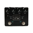 Browne Amplification Carbon X Pedal デュアルオーバードライブ あのBrowne Amplificationの人気ペダルCarbonがデュアルチャンネルとなって登場！ Browne Amplification Carbon Pedal デュアルチャンネルオーバードライブとして登場！ 従来のCarbonと基本的な音質や仕様はそのままに、左ChにはCarbon V2から採用となったハイカットのスイッチを搭載。右Chはややローゲインにセッティングされておりファットなローエンドを特徴としたサウンドにチューンされており、2つのチャンネルとなったことから2つのオーバードライブとしても、また2のチャンネルを組み合わせた多彩な音作りを実現しています。Center : ノーマルLeft : ハイカットレベル 小Right : ハイカットレベル 大Carbon Pedal は、ProteinデュアルオーバードライブペダルのBlue CH(左Ch)をスタンドアローン化したオーバードライブとなり、トランスペアレント性に優れています。Gainを下げ、Levelを持ち上げることでクリーンブースターとしてのサウンドはもちろん、Gainを10時～2時位の「低めに設定」することで、透明感(ガラス感)のある極上のクランチが出力されます。Gainブーストさせた際にも腰があり抜けの良い上質なチューブアンプのサウンドを付加し、ビンテージアンプと併用しニュアンス感溢れるプレイはもちろん、現代のNeoSoulやPOPS、ROCKなどで耳にするサウンドを作ることができます。サウンド傾向としては、ジョンメイヤーの名作コンティニュアムで聞くことができるクラッシックなオーバードライブサウンドが特徴です。仕様寸法:120mm x 96mm x 52mm（奥行き x 幅 x 高さ）電源:DC9Vセンターマイナス・006P9Vバッテリー 5