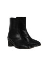 Maison Margiela メゾンマルジェラ 22ライン(女性と男性のための靴のコレクション)からの新作足袋ブーツ。 レザーソール / インサイドファスナー付き / ラウンドトゥ / チャンキーヒール 6cm マルジェラの代表作である足袋ブーツのメンズバージョン。 フック式で脱着も楽にでき、柔らかなインソールはクッション性も高く履心地抜群です。 歩きやすい6cmチャンキーヒール仕様。 独特の存在感を放つ名品です。。 SIZE 41(26cm〜26.5cm) 幅10.0cm ヒール6.0cm 全高25.0cm SIZE 42(27cm〜27.5cm) 幅10.5cm ヒール6.0cm 全高25.0cm 品番 : 57WU0132 COLOR : T8013 BLACK FABRIC : 牛革 MADE IN ITALY できるだけ現物に近いお色で撮影することを心がけておりますが、光の具合により若干お色の見え方に誤差が生じる場合がございます事を御理解下さい。