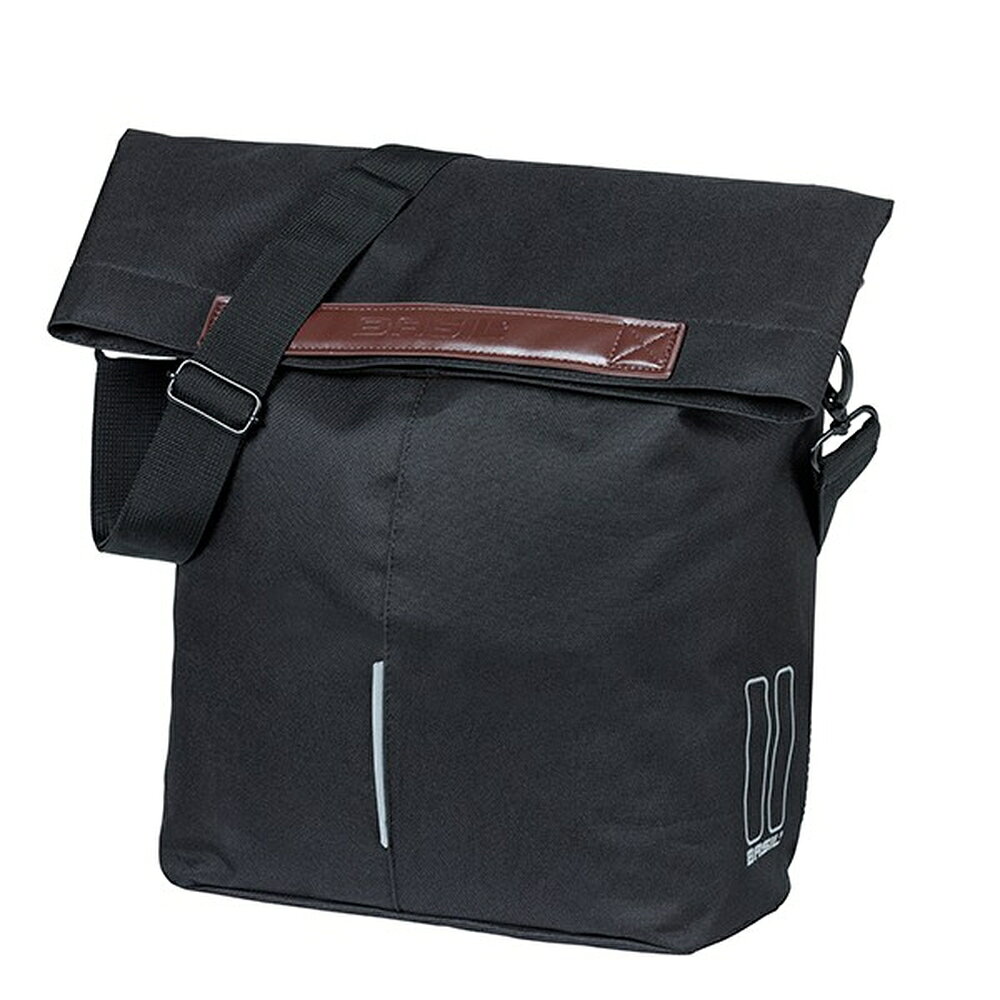 BASIL バジル CITY SHOPPER シティーショッパー サイドバッグ 14-16L ブラック特徴自転車から降りても自然なスタイルで使えるサイドバッグ●カジュアルなデザインで自転車から降りても自然なスタイルで使えるサイドバッグ●持ち運びに便利な人口レザーの取っ手●脱着可能ショルダーベルトが付属●安全性を高める反射加工●マグネット式の開口部で荷物の出し入れが容易＜フックオンシステム＞キャリアに引っかけて取付できるフック式＜MIK Studs＞上部2か所と下部1か所の3点固定で高い安定性 仕様■JAN：8715019181528■カラー：ブラック■素材：ポリエステル■サイズ：約130×290×310mm■容量：14〜16L■耐荷重：5kg注意点※商品のスペックやデザイン等、仕様は予告なく変更される場合がございます。予めご了承ください。※MIK Studsを装備したキャリアに対応したサイドバッグです。（対応アイテム：ユニバーサルカーゴキャリア/フレームアダブター）