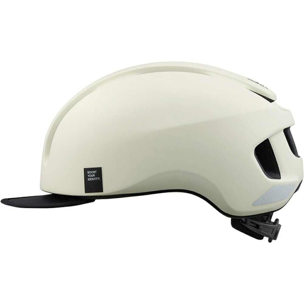 OGK Kabuto オージーケーカブト CANVAS-URBAN X キャンバスアーバンX XXL/XXXL マットオフホワイト 63-66cm特徴通勤や街中での自転車移動に最適なバイザースタイルヘルメットのビッグサイズ。■使い勝手の良いダイヤル式アジャスター頭部の調整をおこないやすい大径ダイヤルのアジャスター。上下3段階調整可能■夜間も安心の大型リフレクター後部と左右の大型リフレクターが、夜間に車のライトを反射してドライバーへの存在をアピールします。■スタイリッシュなキャンバスバイザーを同梱エアインテークからの通気性を確保したまま、フロントパッドの機能を兼ね備えたキャンバスバイザーを装着可能。■FV 着脱可能なフロントバイザーフロントバイザーが簡単に着脱できるので、ロードでもMTBでも、ジャンルにこだわらずマルチにお使いいただけます。■シリコンベルトタイプのテールライトが取り付けやすい形状を採用。■規格JCF（公財）日本自転車競技連盟推奨仕様■JAN：4966094630775■カラー：マットオフホワイト■重量：約325g■頭周のめやす：63-66cm■サイズ：XXL/XXXL注意点※商品のスペックやデザイン等、仕様は予告なく変更される場合がございます。予めご了承ください。※サイズはあくまで目安です。 製品の設計により同じサイズ表示でも装着感が異なる場合があります。※当商品のグラフィックはアシンメトリーデザインです。※アルコールなどの消毒液や揮発系クリーナーなどがヘルメットや部品に付着すると、変色の原因となりますので十分ご注意ください。