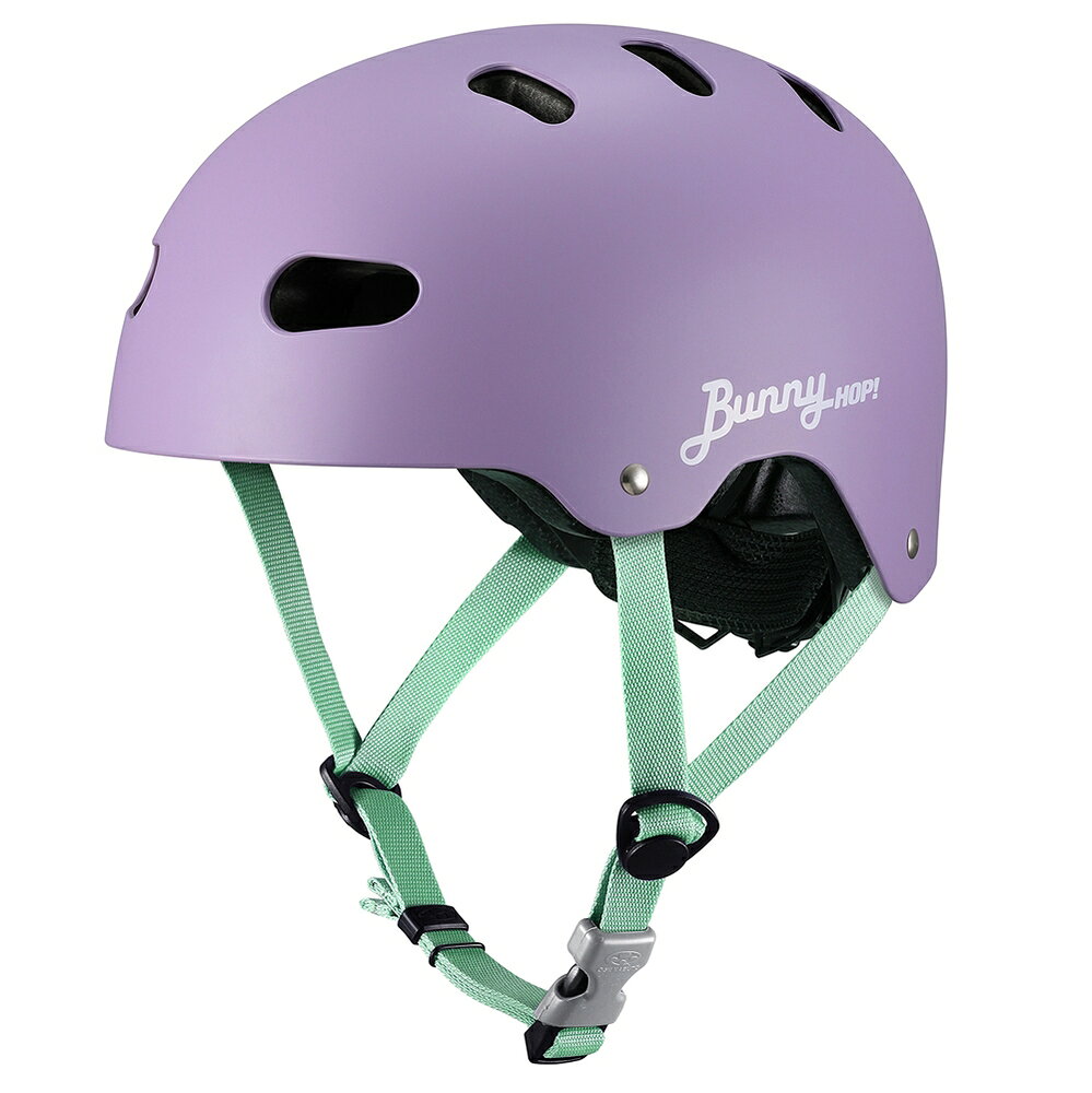 OGK Kabuto オージーケーカブト BUNNYHOP バニーホップ M マットパープル 54-56cm特徴ストリートミニマルの定番型がついにリニューアル。シンプルなマットカラーにライトトーンのストラップがとってもジョイフル。■アジャスターダイヤル後頭部に取り付けたアジャスターシステムで、簡単にサイズ調整が可能です。■バックルカバーあごひもバックルを覆うシリコンカバーで、お肌のはさみ込みを防ぎます。■反射シールクルマなどのライトにピカっと反射。夜に存在をアピール！■洗えるインナーパッドおでこと頭頂部をふんわり支えるインナーパッド。簡単に取り外して洗えます■規格SG基準仕様■JAN：4966094635480■カラー：マットパープル■重量：約420g■頭周のめやす：54-56cm■年齢のめやす：7-9歳くらい注意点※商品のスペックやデザイン等、仕様は予告なく変更される場合がございます。予めご了承ください。