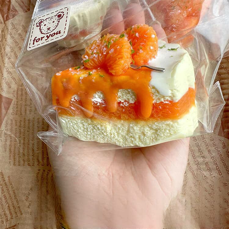 おもちゃ 水感スクイーズ もちもちスクイーズ 食べ物 ぷにぷに弾力 かわいい ケーキ スクイーズ スクイーズ 低反発 握る玩具 ストレス解消 韓国 SNS ストレス解消 スイーツ 柔らかい シリコン パーティー プレゼント イチゴ みかん theskeletonworks-10004696 THE SKELETON WORKS サンプル画像3
