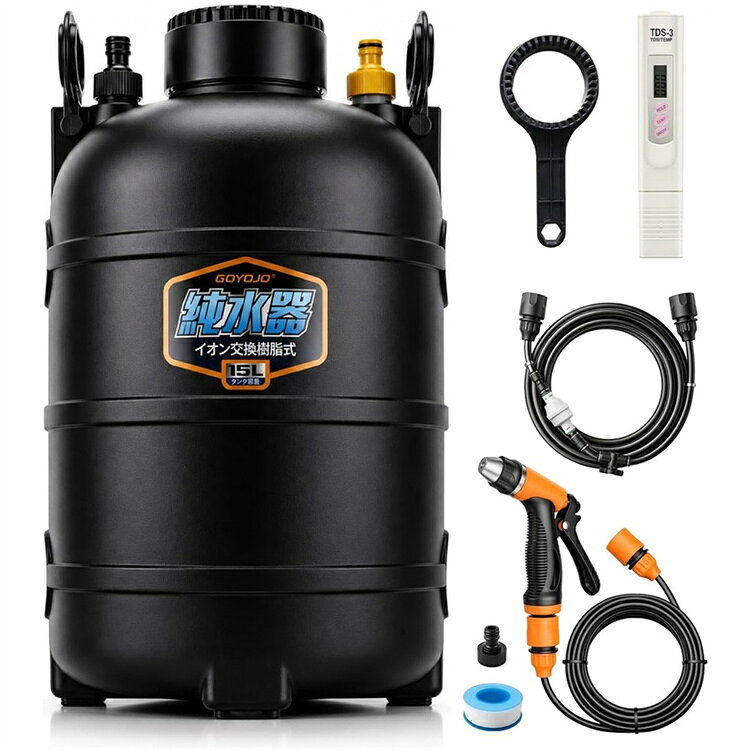 商品仕様 商品名 15L 純水器 タンク容量 15L イオン交換樹脂 約10L内蔵 本体素材 高密度PE（ポリエチレン） 接続対応 G1/2・G3/4 流量調節 バルブ式 TDSメーター TDS / TEMP測定対応 スプレーガン 噴霧（ミスト） / 直射 2WAY 本体サイズ 約Φ240×H420mm 重量 約10kg（イオン交換樹脂含む） ホース 給水ホース1m / 吐出ホース9m セット内容 純水器本体（イオン交換樹脂10L内蔵）、TDSデジタルメーター、スプレーガン、給水ホース、吐出ホース、ハウジングレンチ、シールテープ、水栓接続用アダプター、日本語取扱説明書 保証期間 メーカー1年保証 注意事項 M22水栓をご利用の場合は別売の変換アダプターが必要です。TDS値は測定環境により異なります。 商品説明 15L大容量・純水をたっぷり使える 15Lの大容量タンクに、約10Lのイオン交換樹脂をあらかじめ充填しています。樹脂の充填作業が不要なため、開封後に付属品を接続するだけで使用できます。洗車の仕上げはもちろん、窓ガラスやガラス製品のお手入れなど、まとまった量の純水を使用する場面にも便利です。 水じみ対策に便利な純水仕上げ 水道水に含まれるミネラル成分による白い水じみを抑えるため、洗車後の仕上げやガラス製品のお手入れに純水を使用できます。最後のすすぎなどに純水を使用することで、ミネラル成分の付着を抑え、クリアな仕上がりをサポートします。 高密度PE素材・金属フリー設計 本体には軽量で丈夫な高密度PE（ポリエチレン）素材を採用しています。金属部品を使用しない設計で、錆びや腐食の心配を抑え、水回りでの使用にも適しています。耐衝撃性や耐薬品性にも配慮した、扱いやすい純水器です。 樹脂内蔵・工具不要で簡単接続 約10Lのイオン交換樹脂を本体にあらかじめ充填しているため、面倒な準備作業は不要です。一般的なG1/2・G3/4水栓に対応し、付属の変径アダプターで接続できます。ホースを差し込むだけの簡単接続で、工具や専門知識を必要とせず使用できます。バルブを操作することで流量も簡単に調節できます。 TDSメーター付き・水質を数値で確認 付属のデジタルTDSメーターで、水道水と純水のTDS値を確認できます。目視では確認しにくい水質の違いを数値で把握できるため、日常の水質管理にも便利です。一般的に水道水は50～150ppm程度、純水は約0ppmが目安ですが、測定環境によって数値は異なります。 2WAYノズル・用途に合わせて切り替え 付属のスプレーガンは、ノズルを回して「噴霧」と「直射」を切り替えできます。ミスト状の噴霧は植物への水やりや広範囲への散布に、直射モードは洗車や汚れ落としなどに便利です。ロックレバーを使用すれば連続噴射にも対応します。 コンパクト設計・持ち運びしやすい 約Φ240×H420mmの省スペース設計で、ガレージ、ベランダ、洗車スペースなどにも設置しやすいサイズです。滑り止め脚により安定した設置をサポートし、持ち手付きで移動や収納も便利です。 充実したセット内容 純水器本体、イオン交換樹脂10L、TDSデジタルメーター、スプレーガン、給水ホース1m、吐出ホース9m、ハウジングレンチ、シールテープ、水栓接続用アダプター、日本語取扱説明書を付属しています。必要なアイテムをまとめて揃えられ、届いてすぐに使用できます。 メーカー1年保証・安心アフターサポート ご購入日より1年間のメーカー保証が付いています。正常な使用範囲内で発生した故障について、無償修理・交換または返金などで対応いたします。ご使用中にご不明な点やお困りのことがございましたら、お気軽にお問い合わせください。 ご使用前の注意 M22水栓をご利用の場合は別売の変換アダプターが必要です。TDS値は水質や測定環境などにより異なる場合があります。ご使用前に取扱説明書をご確認ください。