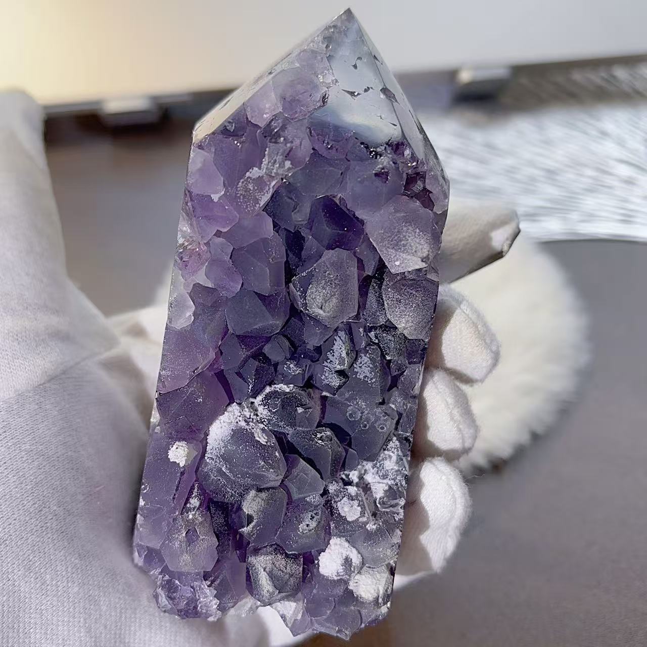 樂天商城 - 天然石 アメジスト クラスター ポイント マット 上品 大 置物 タワー アゲート 水晶 2次結晶 紫 白い結晶 No.1108