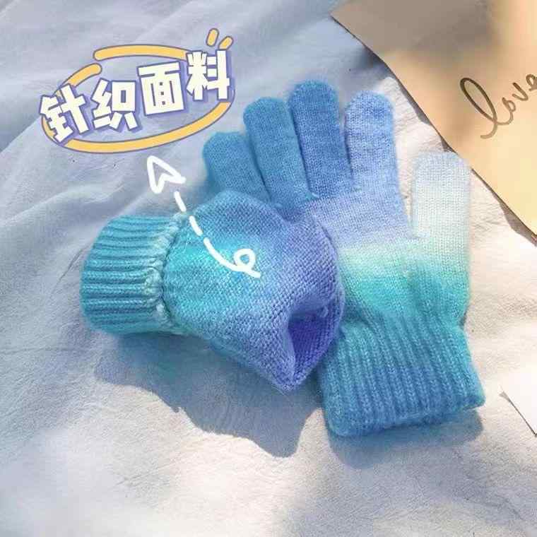 ・カテゴリ: 保暖手袋・機能: 保暖・種類: 分指・カラー展開: グラデーションブルーグリーン、グラデーショングレー白、グラデーションピンク、グラデーション紫、グラデーション白、グラデーションブルーピンク、米白色光沢版、浅灰色光沢版・サイズ展開: フリーサイズ・スタイル: 万能、シンプル・主な素材: 毛糸・スタイル分類: ファッション通勤・加工: タイダイ 【原産国／製造国: 中国】 .レディース手袋、ニット手袋、五本指手袋、分指手袋、グラデーション手袋、青緑、ピンク、紫、冬用、防風、防寒、保暖、暖かい、軽量、伸縮性、サイクリング、自転車、通勤、通学、タイダイ、シンプル、おしゃれ、アウトドアに使いやすいアイテムです。指先を動かしやすく、秋冬の冷え対策や自転車移動におすすめ。人気ランキングやギフトを探す方にもおすすめです。。 指定された配送時間は承っておりません。【ティーエヌケー】