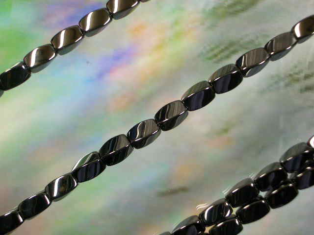 天然石ビーズヘマタイト磁気入りツイスト スクエア 4×7mm・1連40cm 56個前後