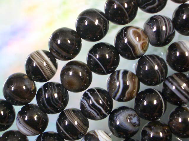 天然石ビーズストライプオニキス丸玉8mm・半連20cm 24個前後