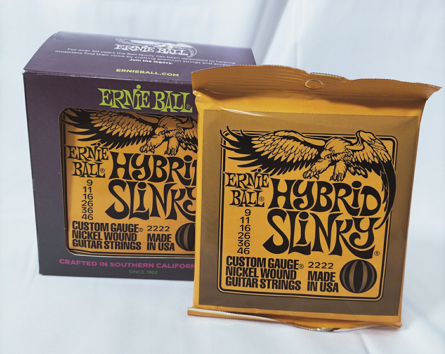 アーニーボール ERNIE BALL #2222 Hybrid Slinky [エレキギター弦 （09-46） Hybrid Slinky（ハイブリッド・スリンキー）] 世界標準のギター弦と言っても過言ではない！！！ 世界標準のギター弦と言っても過言ではない程、多くのギタリストに愛用されているスリンキー・シリーズは、スズ・メッキ・ヘックス・スティール・コア（六角形をした芯線）にニッケル・メッキ・スティール・ワイアーを巻いたワウンド弦と、高硬度スズ・メッキ・ハイ・カーボン・スティールのプレーン弦を組み合わせたギター弦です。癖がなくバランスのとれたサウンドは、ジャンルを問わず幅広く使用できます。 2