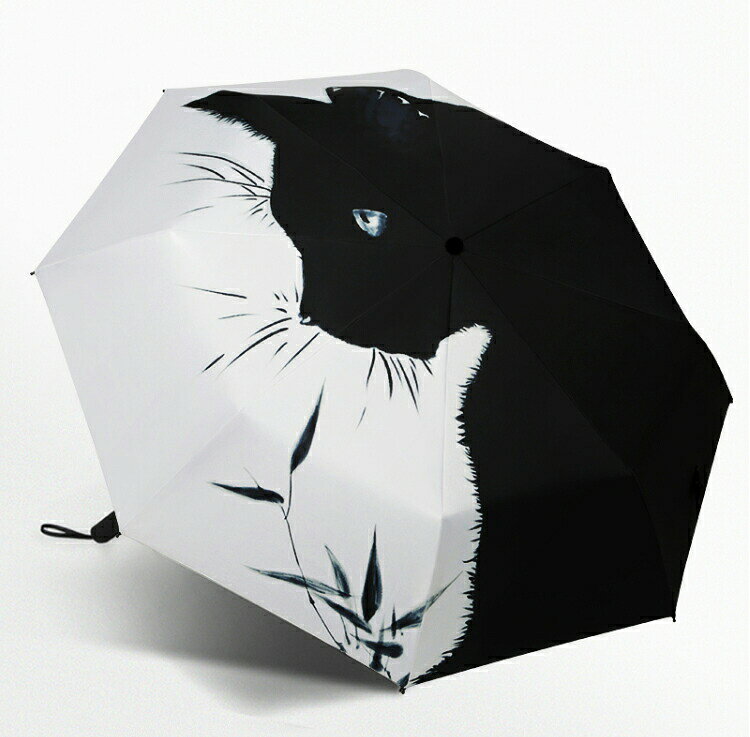 sunlightの【店長おすすめ】 モノトーンな猫柄で大人っぽい雰囲気！モノトーン ねこ 猫プリント 動物 日傘 ワンタッチ式 手動式 折りたたみ 傘 晴雨兼用 uvカット 遮光 頑丈な8本骨｜アングル3