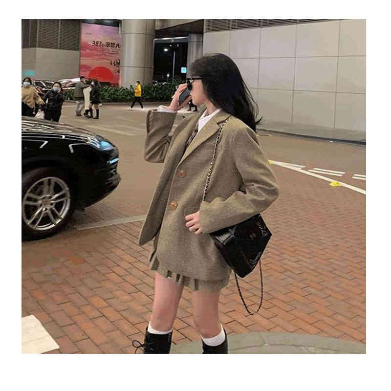 sunlightの【店長おすすめ】 卒業式スーツ 4点セット 女の子 ゆったりサイズ フォーマルスーツ 女児 制服 無地 卒服 中学生 チェック柄 卒業式服 結婚式 お受験 発表会 ジュニアスーツ｜アングル2