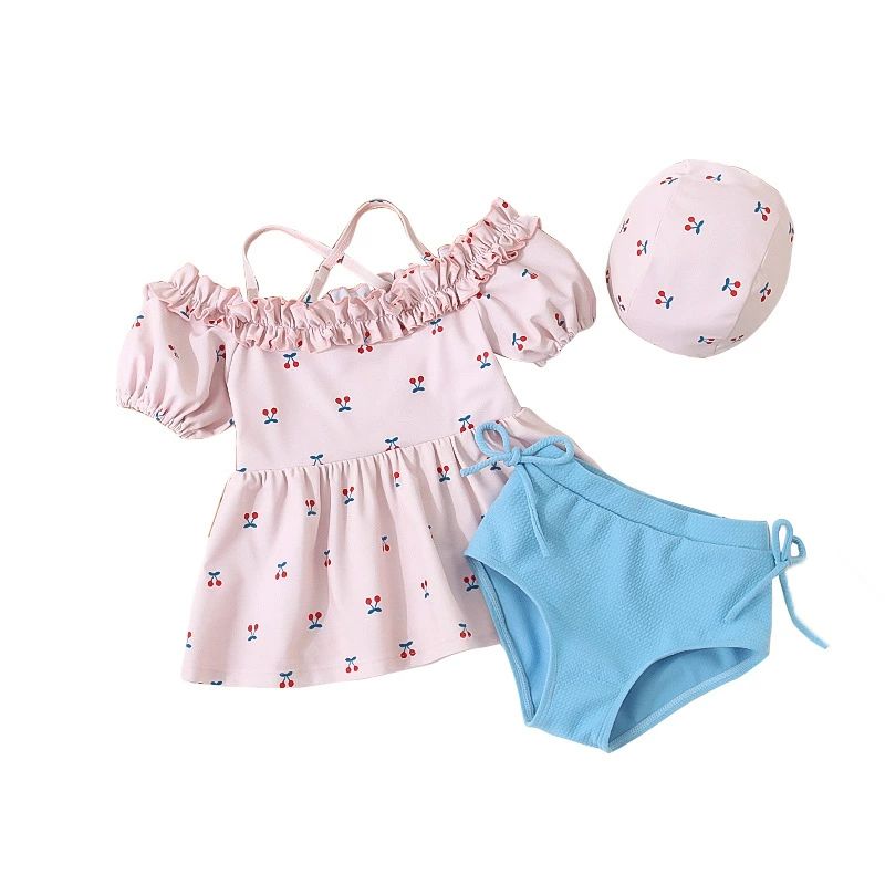 Rakuten - キッズ 水着 女の子 ペプラム風 トップス 半袖 ショーツ スイムキャップ 3点セット セパレート チェリー フリル パフスリーブ 肩ひも調節 裏地あり 胸元 フロントライナー 日焼け対策 ウエスト サイドリボン 90 100 110 120 130