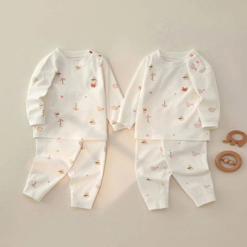 【カラー】2色 【素材】綿95％ 注意事項: ※ 平置き素人採寸ですので多少の誤差はご容赦下さい。 ※ モニタ環境によって、商品の色合いが多少違う場合があります。 ※ 少々匂いがありますが、置いたままで2-3日くらいになくなりますので、ご安心ください。 ※ 発送時も簡易梱包の為、お受け取り時にたたみ皺が有ると思いますが、ご了承ください。 メーカー希望小売価格はメーカーカタログに基づいて掲載しています