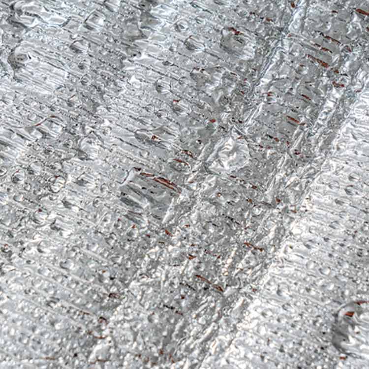 sunlightの【店長おすすめ】 固定ベルト付 日光・雨・雪・風・ホコリよけ 日除け エアコン室外機カバー 大型 エアコン室外機用 取り外し不要 保護 アルミ 日光対策 劣化防止 ワイドサイズ｜アングル2