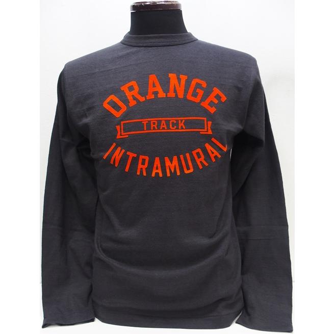 WAREHOUSE(ウエアハウス)[Lot.5906 Long Sleeves Tee/ORANGE-Smicro Black] WHTS-26ss-5906-ORANGE-Smicro　長袖Tシャツ ■「吊り編み機より希少」といわれる旧式のローゲージ編み機で編まれた「WAREHOUSE(ウエアハウス)」の定番ボディになります。 ●WAREHOUSE [Lot.5906 Long Sleeves Tee/ORANGE] ■2026 Collection ※12番のムラ糸で独特の陰影が出るように編まれたこの生地はシャドウボーダーと呼ばれており、無地でありながらうっすらと横段のようなムラが浮かびます。 ※極端に前下がりの現代的なネックラインではなく、フライスにパイピングを噛ませる事で強度を保ちながら、着込むほどにネックラインが緩み自然な前下がりが生じます。 ※素材・ディテール・シルエットなど、さすがの「WAREHOUSE」。非常に良い出来です。 ■12/- 天竺 ■フロッキープリント ■カラー (color) 2色展開 ネイビー・スミクロ ※目安の数字をご参考にしてください。 ※製品は未洗い(ノンウォッシュ)になっております。 ※数字は未洗い(ノンウォッシュ)の状態での目安になります。 ※お洗濯後に目安の数字より約3％程の縮みが予想されます。 ※洗濯により下記の縮みが生じます。(Shrinkage after the washing) 着丈‐約1.0～2.0cm　 肩幅-約1.0cm 身幅‐約2.0～3.0cm 袖丈-約1.0cm（メーカー数値） ※サイズ交換・商品交換へのご対応が出来ない製品になります。 事前に ▼ご利用ガイド[規約]をご確認ください。 ※サイズの目安表記におきましては、製品毎に個体差がございますので記載の数字はあくまでも一例の目安としてお考え下さい。 ※伸縮性のある商品のためサイズの記載数字には微妙な個体差が有る場合がございます。 ※商品番号・商品コード・表記は、弊社独自の専用管理番号・表記になります。商品の下げ札・カタログなどに記載されたメーカーの商品番号・表記と必ずしも同じとは限りません。 ※全ての状態が「WAREHOUSE」の仕様になります。メーカー・弊社検品時に、許容範囲外と判断の場合は不良品として処理を致しております。 -----●WAREHOUSE（ウエアハウス）●----- ※1995年の創立以来、ファッションという流行に左右される業界に在りながら、決してそれに流されない「ヴィンテージ古着の忠実な 復刻！」というテーマを追い続けているブランドです。 ただ復刻するだけではなく、生産された当時の無骨さや、仕事に従事するためのユニフォームであった匂いなど、ヴィンテージ古着の風合いを消さないようにサイズアレンジにも取り組んでいます。 ウエアハウスの衣料はデザイナーズブランドではありません。 それは当時のワークウエアやデイリーウエアにデザイナーの名前が残っていないように、誰が作った衣料であるか分からないからこそ、その衣料がさらに魅力的であると考えるからです！ 商品番号WHTS-26ss-5906-ORANGE-Smicro 素材Original Cotton カラーSmicro Black サイズS/M/L/XL ご注意製品は NON WASHです。 縮率お洗濯後に目安の数字より約3％程の縮みが予想されます。 生産国Made in Japan サイズ 肩幅 身幅 着丈 袖丈 S 約41.0cm 約46.0cm 約62.0cm 約60.0cm M 約42.0cm 約48.0cm 約63.0cm 約61.0cm L 約44.0cm 約51.0cm 約66.0cm 約63.0cm XL 約46.0cm 約54.0cm 約70.0cm 約64.0cm