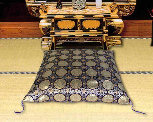 ＼7/20迄!!クーポンで最大2000円OFF/最短翌日配達 金襴座布団カバー《丸菊》八端判 [ 座布団 カバー 座布団カバー 八端判 59×63cm しっかり生地 丸菊 菊 花柄 和室 和風 和柄 仏前 仏前用 仏間 法事 法要 お盆 ざぶとん 手洗い 日本製 ] [3]