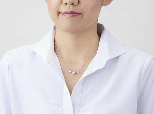 煌く「スリーストーン磁気ネックレス」両吊タイプ [ ネックレス キュービックジルコニア レディース おしゃれ 三連 エレガント 磁気 肩こり 首コリ 健康促進 ]