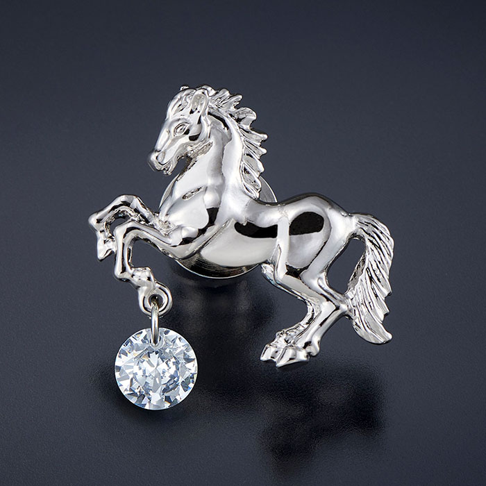 ＼1月28日まで!!最大2000円引きクーポン配布中！／【成功へ駆け上がる象徴！躍動する駿馬ピンブローチ】ピンブローチ メンズ 男性 駿馬 結婚式 同窓会 パーティ 入学式 卒業式 フォーマル ギフト プレゼント 父の日 敬老の日 誕生日 キュービックジルコニア
