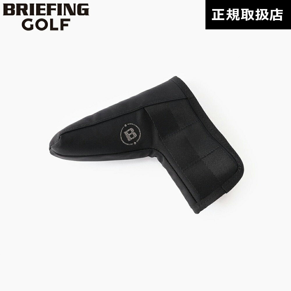 PUTTER COVER PREMIUM CARBON BRG261G23 商品説明 6年の時を経て、さらなる進化を遂げて復活した『PREMIUM CARBON COLLECTION』。 ブラックを基調としたワントーンのカラーリングに、高強度なカーボンとバリスティックナイロンを組み合わせ、BRIEFINGらしいタフさとラグジュアリーな存在感を演出。 細部に至るまでプレミアムな仕様にこだわりました。 【オススメポイント】-存在感を放つマテリアル-・本体には、カーボンファイバーを原反状に加工したカーボンクロスシートに、PVCフィルム＋TPU＋ポリエステルフィルムでコーティングした素材を採用。リアルカーボンならではの美しい表情と、軽量性・高強度・高剛性を兼ね備えています。・切り替え部分には、中空構造の高強力糸を使用した「AIR BALLISTIC NYLON」を採用。耐摩耗性、耐引裂き性に優れ、エアバッグにも使用されるほどのタフさを誇ります。PREMIUM CARBON COLLECTIONリアルカーボンシートやオリジナルパーツを随所に使用したコレクションが、6年の時を経てアップデートを遂げ復活。従来モデルをベースに、仕様やディテールをブラッシュアップし、さらなる完成度を追求。ブラックを基調としたワントーンのカラーリングに、高強度なカーボンの質感と定番のバリスティックナイロンを組み合わせることで、BRIEFINGらしいタフさとラグジュアリーな存在感を表現。機能美と重厚感を兼ね備えた、特別感あふれるコレクションです。 カラー BLACK 詳細画像 スペック ■ シリーズ名PREMIUM CARBON COLLECTION ■ 品番BRG261G23 ■ 素材カーボンファイバーシート × 1680×840デニール エアバリスティックナイロン ■ サイズ幅180mm 高さ150mm マチ80mm 重量0.10kg ■ 原産国中国 ■ 備考※デザイン・カラー・付属品等の仕様変更により掲載情報と異なる場合がございます。詳細についてはお問い合わせ下さい。 BRIEFING GOLFの商品一覧当店について 新潟を中心に実店舗を構え、安心の正規メーカー品のみを販売しております。 実店舗同様に、当店の取り扱い商品は、正規メーカーより正しい経由で入荷しております。「安心の正規メーカー品」のみを掲載して販売し、アフターサービスも「製造元」にて行われます。 詳しく見る