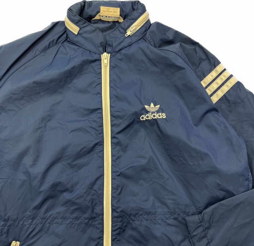 Rakuten - 【中古】80s ☆ adidas ☆ フード収納 ナイロンジャケット 薄手 ウィンドジャケット S スポーツ ストリート 古着 ヴィンテージ アディダス■AA248