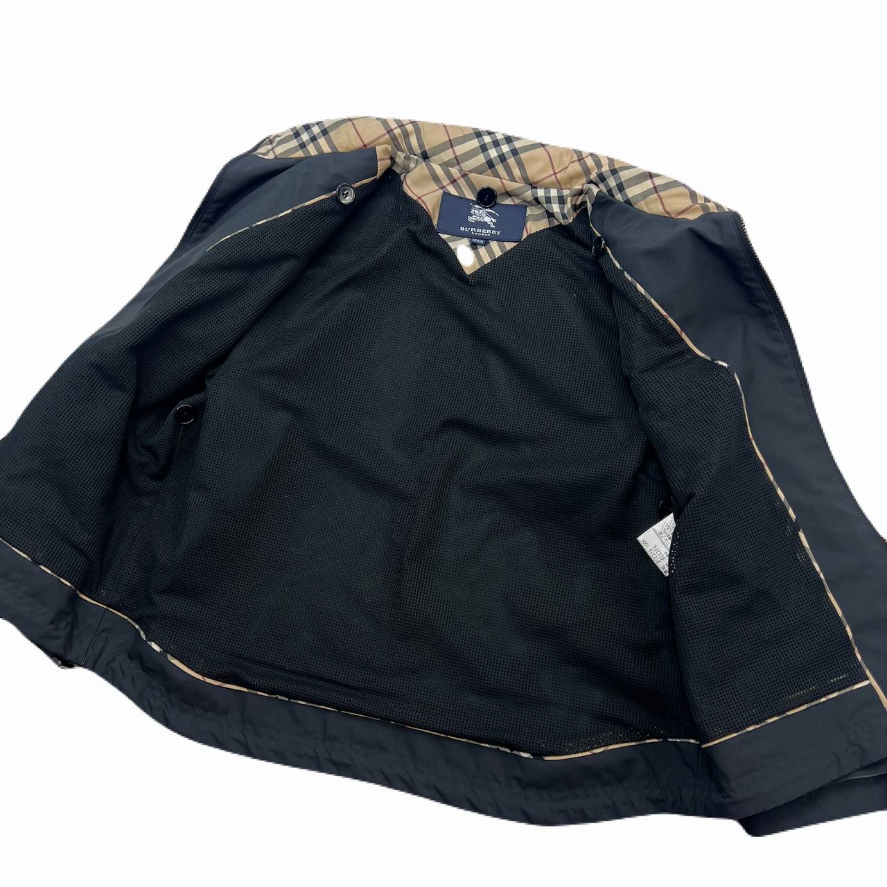 中古 バーバリー ロンドン ブルゾン キッズ 130cm ブラック 裏ノバチェック 子供用 子供服 高級 ナイロンジャケット threemysteries-10006525 MYSTERIES楽天市場店 サンプル画像3