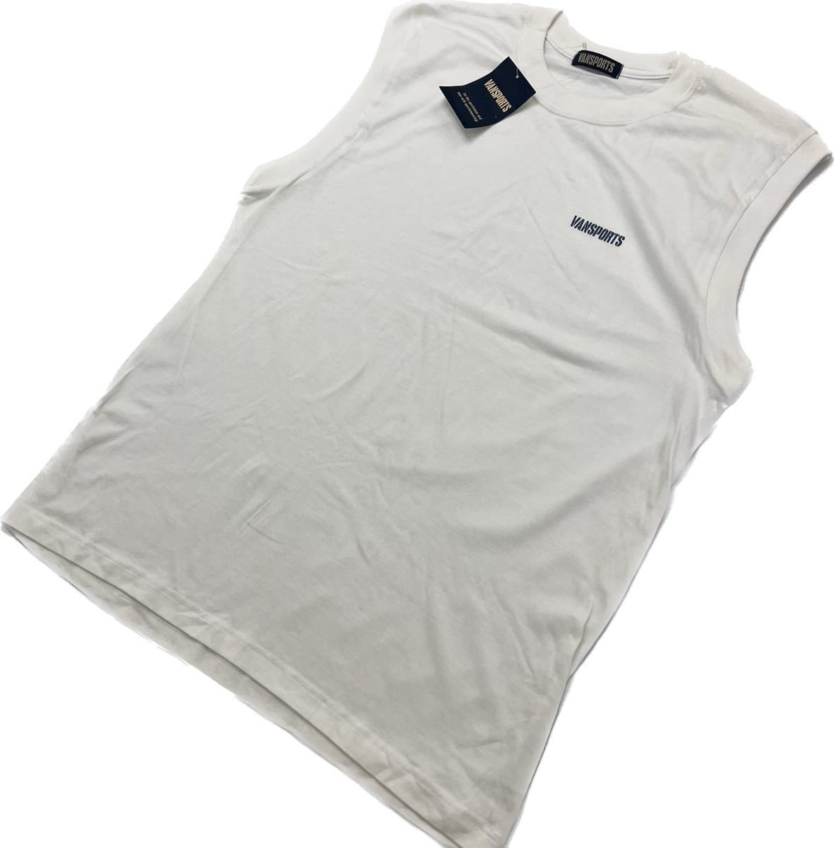 タグ付 ☆ 未使用品 VAN SPORTS 胸ロゴ◎ ノースリーブ Tシャツ コットン タンクトップ ホワイト LL バスケ 部活 バン スポーツ■DK189 ブランドVAN SPORTS サイズ表記・実寸（平置き計測）表記：LL 実寸： 着丈68cm 身幅52cm 肩幅47cm 袖丈-cm ※必ず実寸をご確認の上、ご入札ください。 ※多少の誤差はご了承ください。 コンディション状態：古着のため、若干の使用感がございますが問題なくご着用頂けます。 状態ランク：10中 7 （中古品と言うことにご理解いただける方のみご入札をお願い致します。）