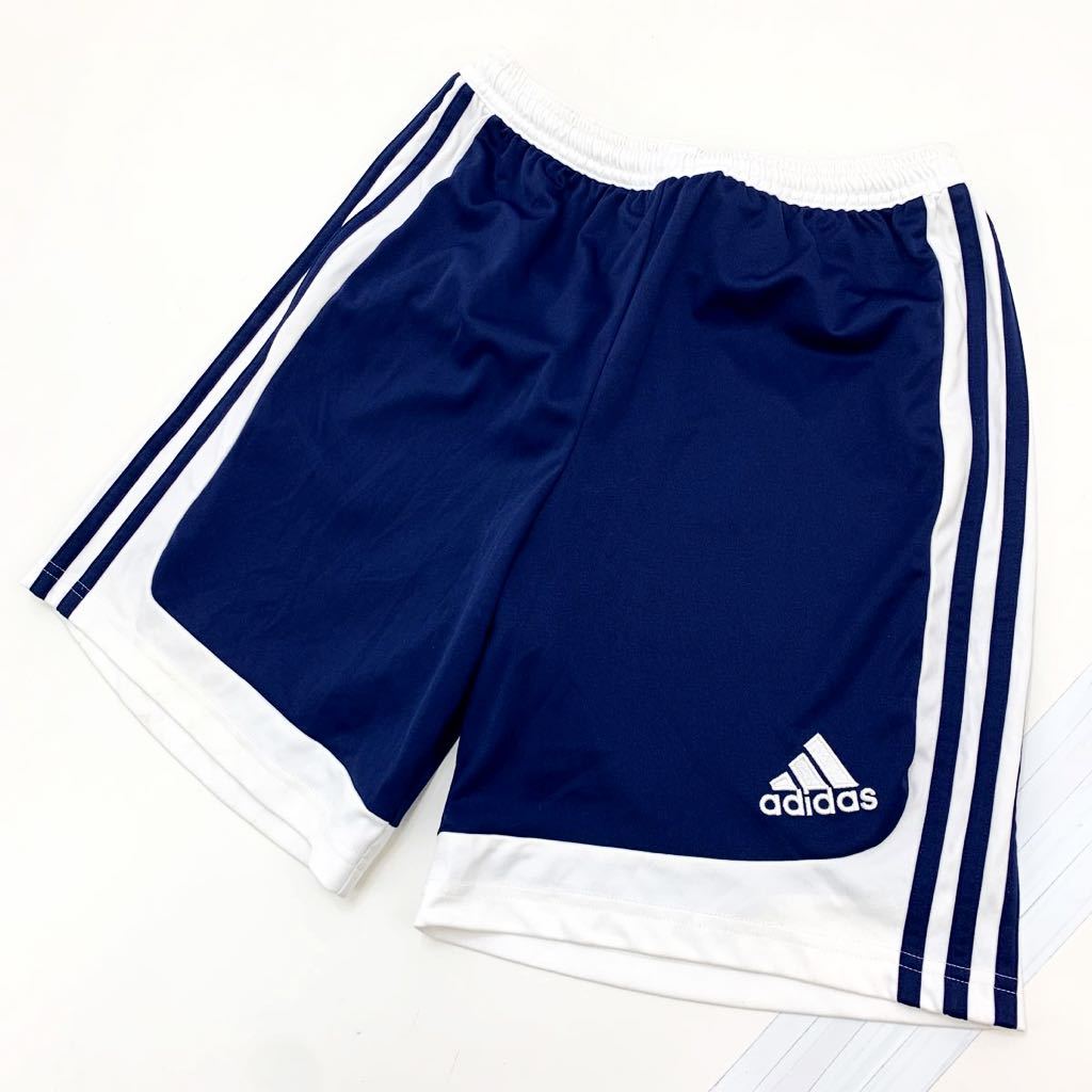 アディダス adidas 子供用 ネイビー 濃紺 ハーフパンツ ショートパンツ ショーパン キッズ 160cm スポーツにぴったりの一枚♪■Ja2079 ブランドアディダス サイズ表記・実寸（平置き計測）表記：160cm 実寸： 総丈42cm ウェスト平置34cm 股下18cm 裾幅26cm ※必ず実寸をご確認の上、ご入札ください。 ※多少の誤差はご了承ください。 コンディション状態：若干の使用感はございますが、目立った汚れ等もなく問題なくご着用頂けます。 状態ランク：10中 7 （中古品と言うことにご理解いただける方のみご入札をお願い致します。）