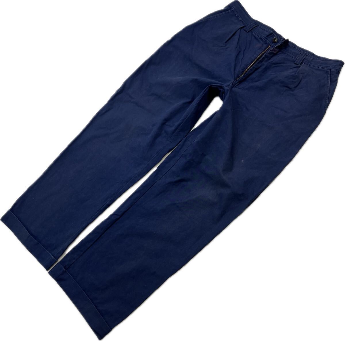 POLO SPORT ☆ RALPH LAUREN コットン タック チノパンツ ネイビー W36 大きい ストリート アメカジ 古着 オールド ポロスポーツ■JS1142 ブランドPOLO SPORT サイズ表記・実寸（平置き計測）表記：W36 実寸： 総丈110cm ウェスト平置46cm 股下79cm 裾幅24cm ※必ず実寸をご確認の上、ご入札ください。 ※多少の誤差はご了承ください。 コンディション状態：フロントに色むらや風合いがございますが古着らしい一着です。 状態ランク：10中 7 （中古品と言うことにご理解いただける方のみご入札をお願い致します。）