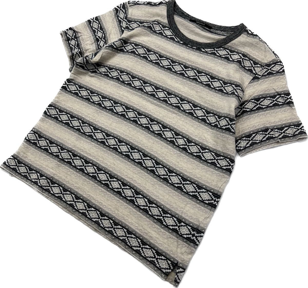 AMERICAN RAG CIE ☆ エスニック ボーダー デザイン Tシャツ 半袖 オフホワイト グレー 2 メンズ アメカジ 古着 アメリカンラグシー■S1897 ブランドアメリカンラグシー サイズ表記・実寸（平置き計測）表記：2 実寸： 着丈58cm 身幅50cm 肩幅44cm 袖丈21cm ※必ず実寸をご確認の上、ご入札ください。 ※多少の誤差はご了承ください。 コンディション状態：古着のため、若干の使用感がございますが問題なくご着用頂けます。 状態ランク：10中 7 （中古品と言うことにご理解いただける方のみご入札をお願い致します。）