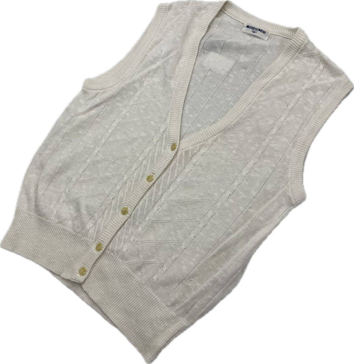 Munsingwear ☆ オールシーズン◎ デザイン ニット ベスト ホワイト レディース M ゴルフ スポーツ カジュアル マンシングウェア■S3168 ブランドMunsingwear サイズ表記・実寸（平置き計測）表記：M 実寸： 着丈58cm 身幅47cm 肩幅41cm 袖丈-cm ※必ず実寸をご確認の上、ご入札ください。 ※多少の誤差はご了承ください。 コンディション状態：古着のため、使用感がございますがまだまだご着用頂けます。 状態ランク：10中 7 （中古品と言うことにご理解いただける方のみご入札をお願い致します。）