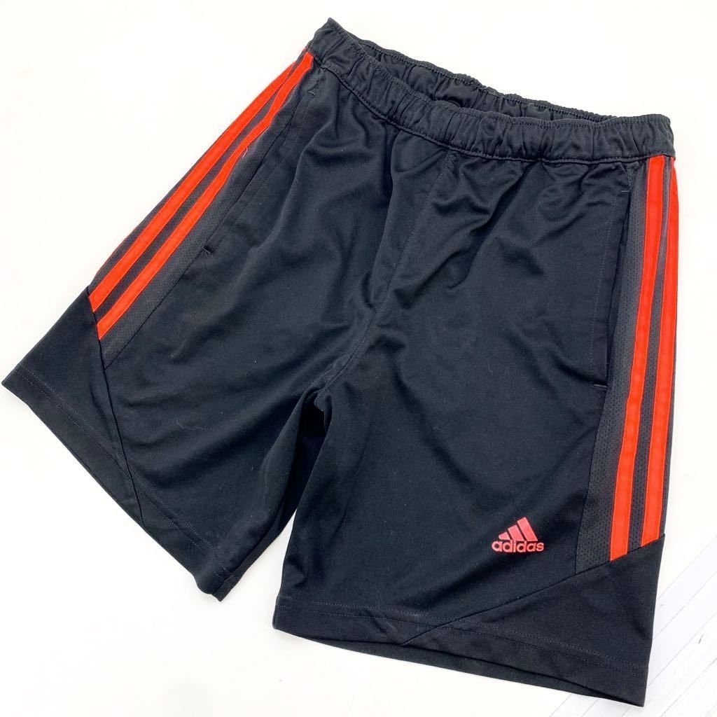 アディダス adidas ブラック ショートパンツ 短パン ハーフパンツ 160cm キッズ 子供用 ブラック × レッド CLIMACOOL 軽量速乾■Ja2082 ブランド：アディダス サイズ表記・実寸（平置き計測）表記：160cm　実寸：総丈39cmウェスト平置40cm股下16cm裾幅25cm ※必ず実寸をご確認の上、ご入札ください。※多少の誤差はご了承ください。 コンディション状態：若干の使用感はございますが、目立った汚れ等もなく問題なくご着用頂けます。 状態ランク：10中 7（中古品と言うことにご理解いただける方のみご入札をお願い致します。）