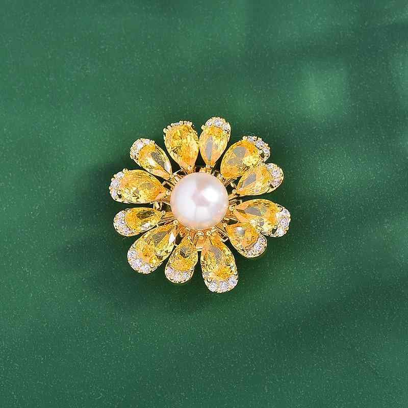ブローチ レディース 黄色 ひまわり 花 マグネット式 跡がつかない 淡水パール ジルコニア装飾 高級感 ..