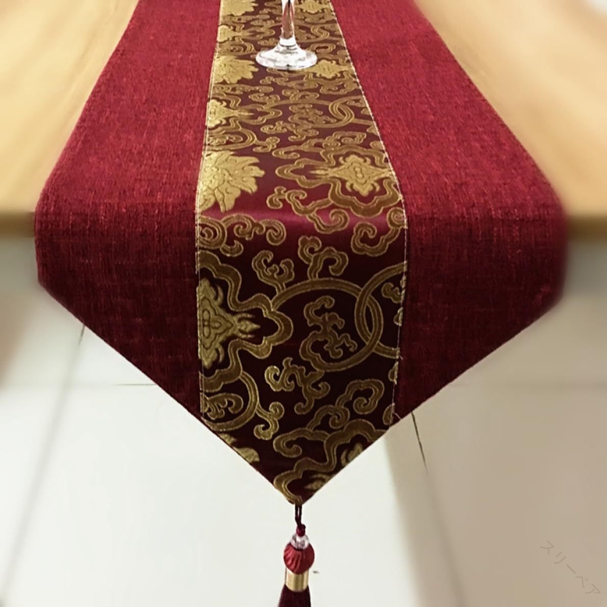 和風テーブルランナーレッド テーブルクロス 北欧風 お正月 刺繍入りテーブルマット シンプル撥水加工 ..