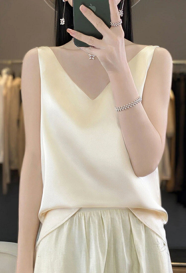 レディース タンクトップ キャミソール 光沢感 シルク調 Vネックストラップ チラ見え防止 重ね着に最適..