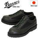 DANNER LIGHT の完成されたデザイン、高いホールド性をそのままに 機動性の高さ、日常履きとして使いやすさを求めて生まれたローカット モデルがCASCADE RANGEです。MADE IN JAPANシリーズの名作です。 ライニングには高い防水性と透湿性を誇るDANNER DRYを内臓。 タウンユースからアウトドアシーンまで幅広いニーズに対応しています。 【特長・仕様】 カラー：Black アッパー：レザー ソール：VIBRAM クレッターリフト(ソール交換可能) その他：Ortholiteインソール、DANNER DRY 製造国：日本 ※ご覧頂くWEB環境(PC・スマートフォンの画面設定)によりまして、色の見え方や色彩が実物と異なる可能性がございます。 ※天然皮革を使用しているパーツがある場合は、細かなキズ、シワ、スジ、左右差等がある場合がございます。 ※入荷時期によりマイナーチェンジの可能性がございます。予めご了承下さいませ。Danner(ダナー)正規取扱店DANNER (ダナー) 「実際にダナーの靴を履く人が、不便を感じずに、使いやすく耐久性に富んだ靴を作る。」 これが私たち、ダナーが、1932年の創業後、オレゴン州ポートランドに本拠地を移し現在に至るまで、変わることなく持ち続けている靴づくりの信念です。 そのためには大量生産の単純作業を極力避けて、厳選された素材を丹念に手作業で作り上げることが大切であると考えています。 ダナーが、最初に作ったブーツは森林伐採人用のもので、靴底には鋲が打ち込まれている靴でした。 そして1952年にはアメリカで初めてビブラム・ソールを用いて、クライミング・シューズを作り出しました。 1980年、世界初のゴアテックス・ブーツを発表しました。 このようにダナーは、常に履く人の業種や使われ方を考えて、 それぞれの現場で本当に実力を発揮するヘビーデューティーな靴を作り続けてきました。 現在の市場において、マスプロダクションによる画一化の波に抵抗する靴づくりを続けるには様々な問題があります。 生産量はもとより材料、作業に必要な特殊な道具類などの入手もかなり困難になってきているのです。 しかし、私たち、ダナーは、いかなる時代の変化にも個性を失わず、履く人が誇りをもって履ける最高の品質の靴をかたくなに作り続けていきたいと考えています。