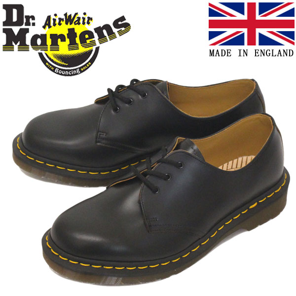 1960年4月1日に誕生したDr.Martensのファーストモデルを忠実に再現した英国製3Hシューズ。採用されるヴィンテージレザーは履き込むほどにしなやかで非常に履きやすく、表面は革本来の風合いも感じさせるややざらついた質感が味わい深い。インソールのゴールドのロゴが特別な高級感をもたらします。ドクターマーチンのDNAであるイエローのウェルトステッチ仕上げ。 COLOUR：BLACK MATERIAL：QUILON(Dr.Martensの伝統的な革を再考した、頑丈で滑らかな仕上げの革) 生産国：ENGLAND FIT：HERITAGE FIT(木型はよりスリムでつま先に向かって細くなるシルエット) ※ブーツ・シューズサイズはUKサイズです。※ドクターマーチン刻印の有無は入荷時期によって異なります。お選びいただくことは出来ません。※ご覧頂くWEB環境(PC・スマートフォンの画面設定)によりまして、色の見え方や色彩が実物と異なる可能性がございます。※天然皮革を使用しているパーツがある場合は、細かなキズ、シワ、左右差等がある場合がございます。※入荷時期によりマイナーチェンジの可能性がございます。予めご了承下さいませ。Dr.Martens(ドクターマーチン)正規取扱店Dr.Martens （ドクターマーチン） ドクターマーチンの誕生、それは、 1945年のドクターマーチンソールの発明にさかのぼります。 当時、スキーによる事故で怪我を負ったドイツの医師、クラウス・マーチン博士は、リハビリのために古いタイヤを加工して、クッション性のあるラバーソールを開発。 この特殊なソールは、ソール内に空気を閉じ込めることで歩行中の衝撃を吸収、 「バウンシング」と呼ばれる“弾むような”歩行性を実現したのです。 しかし、このソール独自の特性を最大限に引き出すためには非常に高度な製靴技術が必要とされたため、製品化までに10年以上の歳月と、靴作りの本場・英国へのドーバー海峡越えが必要でした。 そして、老舗の製靴メーカーであるR.グリックス社と出逢い、ついにファーストモデルが完成します。 1960年4月1日、ドクターマーチンの記念すべきファーストモデル「1460Z」がAIRWAIRブランドとして発売されました。 発売日に由来したコードネームを持つ 1460Zは大きな反響を呼び、ロンドンの若者たちはもとより、多くのミュージシャンたちに絶大なる支持を受けます。 たとえば、'60年代のビートルズ、ストーンズ、フー、'70年代のクイーン、ポリス、 '80から'90年代にかけてはスミスやオアシスなど、いずれもそうそたるビックネームばかり。 独自のソールによる機能性に加え、あらゆるファッションに自由にコーディネイトできるデザイン性の高さは時代を超えた定番のフットウエアとして、世界中のストリートでさまざまなカルチャーとファッションをリードし続けています。