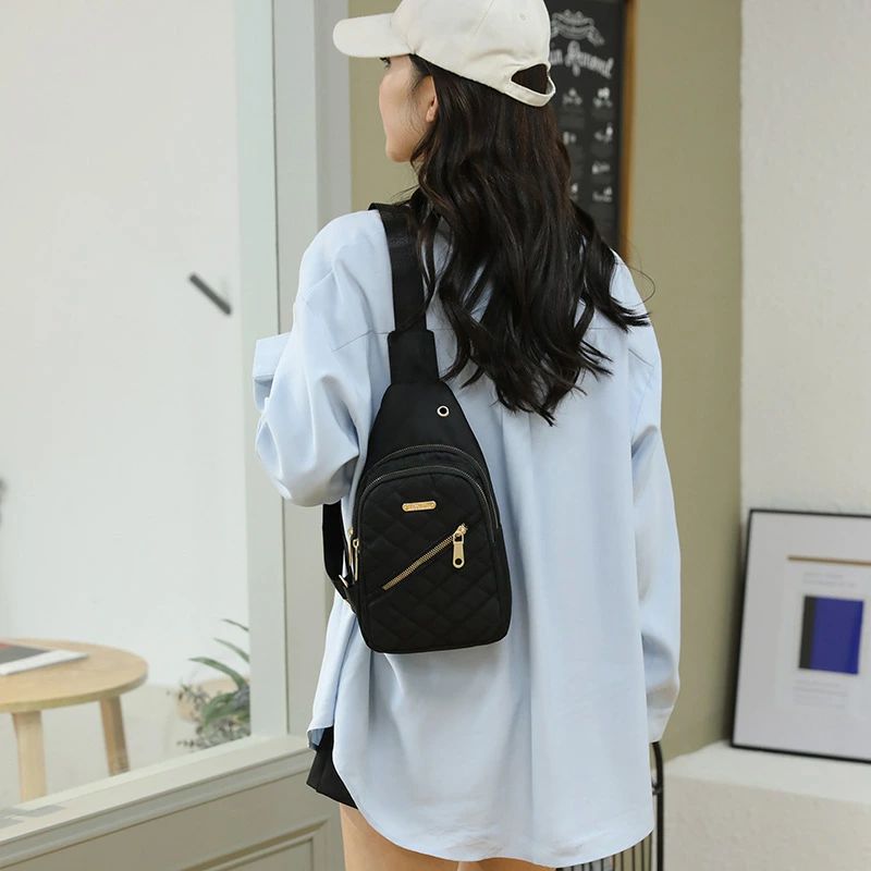 全店2点5%OFF【送料無料】ボディバッグ レディース ショルダーバッグ 女性 かばん 斜めがけ 肩掛け リュックサック風 キルティング調 多収納 大容量 iPad入れ ジップアップ 無地 可愛い おしゃれ