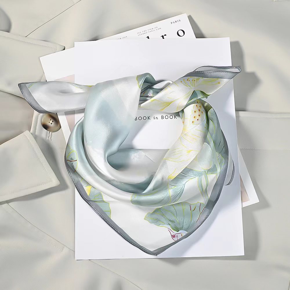全店2点5%OFF【送料無料】シルクスカーフ レディース 正方形 53*53cm シフォンのような透け感 ミニスカーフ 高級感 アクセサリー 上品 バッグチャーム