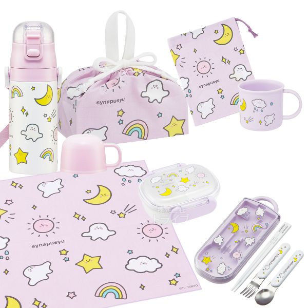 シナぷしゅの楽しいお弁当セットです！これでお弁当グッズがひと通り揃います♪ 小判型のお弁当箱は洗いやすくて人気の商品です。容量は少なめの270ml。単品で揃えるよりもお買得なセットをこの機会に是非どうぞ！セット内容お弁当箱×1トリオ×1ランチ巾着×1ランチクロス×1コップ×1コップ袋×1水筒×1合計 7 点仕様〔小判型お弁当箱〕抗菌・食洗機対応フタを外して電子レンジ対応中子付名前シール付日本製約13.1×11.4×5.5cm容量＝270ml〔トリオセット〕抗菌・食洗機対応中敷き一体型(取り外し不可)箸には名前を書けるスペース付ケース用の名前シール付日本製ケース＝約19.8×7.6×1.7cm箸＝約16.5cmスプーン・フォーク＝約13cm〔ランチ巾着〕日本製綿100％約29×16.5×12cm〔ランチクロス〕日本製綿100％約43×43cm〔コップ〕抗菌・食洗機対応電子レンジ対応名前シール付日本製直径7.4×6.8cm容量＝200ml〔コップ袋〕日本製綿100％約20.5×14.8cm〔2WAYステンレスボトル〕ショルダーベルト付お名前シール付真空二層構造なので、保冷・保温効果が長持ち氷が入れやすいワイド口径※ストロータイプでのご使用の際は、熱い飲み物を入れないでください。 コップ時：直径約6.8×19.7容量＝410mlストロー時：直径約6.8×21cm容量＝350mlシリーズシナぷしゅメーカースケーターJAN4973307674570497330766947749733076695384973307669514497330766949149733076695214973307670572キーワード抗菌 お弁当箱 一段 レンジ対応 幼稚園 保育園 抗菌 箸 フォーク スプーン 3点セット 入園 子供 入園 巾着袋 お弁当袋 巾着 ランチバッグ 保育園 幼稚園 幼稚園 保育園 ランチクロス キャラクター 抗菌 割れない コップ 食洗機対応 プラスチック 子供 入園 歯ブラシ 歯磨き 巾着 コップ入れ 保育園 幼稚園 保冷 水筒 幼稚園 保育園 ワンタッチ 赤ちゃん あかちゃん ベビー 乳児 幼児 0歳 1歳 2歳 育児 子育て 絵本 えほん テレビ テレビ東京 アニメ 番組 かわいい 可愛い 楽しい たのしい 知育メーカー希望小売価格はメーカーカタログに基づいて掲載しています　