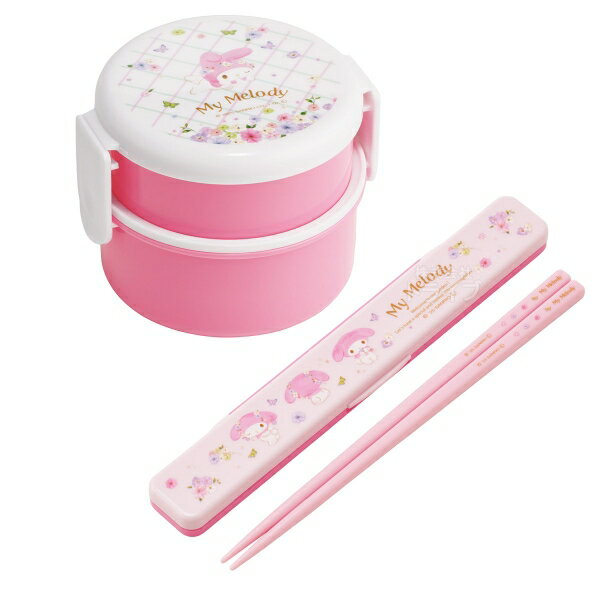 マイメロディの楽しいお弁当セットです！これでお弁当グッズがひと通り揃います♪ お弁当箱は2段なのでごはんとおかずを分けていれることができます。便利なミニフォーク付きです。単品で揃えるよりもお買得なセットをこの機会に是非どうぞ！セット内容お弁当箱×1箸＆箸箱×1合計 2 点仕様〔丸型ランチボックス〕フォーク付フタ・中フタ・フォークを外して電子レンジ対応※パッキンは付いていませんので、汁気の多い食材はお避け下さい。日本製約10.6×11.7×9cm上段＝230ml下段＝270ml〔音の鳴らない箸＆箸箱セット〕食洗機対応日本製約19×3.1×13cm箸＝18cmシリーズマイメロディメーカースケーターJAN49733077211994973307721151キーワード sanrio さんりお サンリオキャラ サンリオキャラクターズ 女の子 ピンク キラキラ 可愛い かわいい キュート ラブリー 乙女系 ロリータ うさぎ ウサギ うさみみ ラビットメーカー希望小売価格はメーカーカタログに基づいて掲載しています　