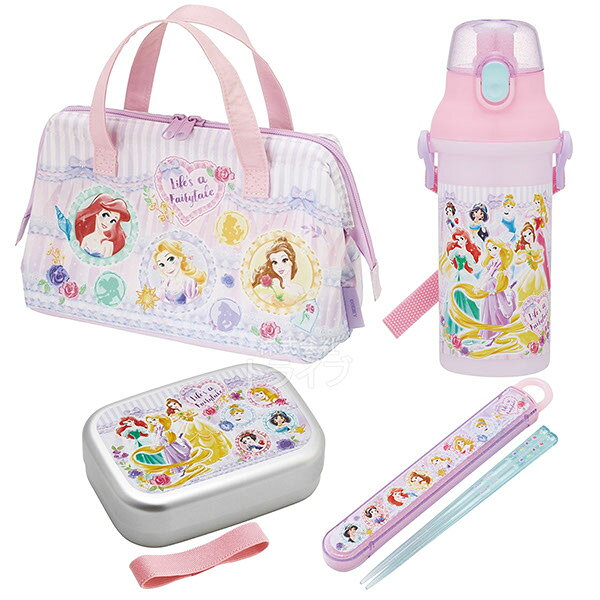 ディズニー プリンセスの楽しいお弁当セットです！これでお弁当グッズがひと通り揃います♪ アルミお弁当箱はフタも開けやすく、割れないので人気です。保温庫をお使いになる幼稚園では必須アイテム！単品で揃えるよりもお買得なセットをこの機会に是非どうぞ！セット内容お弁当箱×1箸＆箸箱×1ランチバッグ×1水筒×1合計 4 点仕様〔アルミお弁当箱〕保温庫対応中子付ランチベルト付名前シール付日本製本体、フタ＝アルミニウム約9.7×13.4×4.2cm容量＝370ml〔箸＆箸箱セット〕食洗機対応ケース用の名前シール付日本製約19.5×2.7×1.5cm箸＝16.5cm〔がま口型ランチバッグ〕保冷・保温対応約22×16×マチ11.5cm〔直飲みプラワンタッチボトル〕食洗機対応ショルダーベルト付名前シール付日本製冷たい飲み物専用飲むときに戻らないキャップロック設計※熱いものは入れないでください。直径約7.9×21cm容量＝480mlシリーズディズニー プリンセスメーカースケーターJAN4973307721700497330772164949733077217624973307721779キーワードお弁当箱 子供 一段 保温庫対応 幼稚園 保育園 箸 ケース セット 子供 キャラクター 練習 弁当袋 ランチバッグ 保温 保冷 がまぐち 軽量 軽い プラスチック プラボトル 幼稚園 保育園 ラプンツェル 美女と野獣 ベル アラジン ジャスミン アリエル リトルマーメイド 人魚姫 白雪姫 シンデレラ 眠れる森の美女 オーロラ姫 女の子 かわいい 可愛い かっこいい おしゃれ ガール ガーリー お姫様メーカー希望小売価格はメーカーカタログに基づいて掲載しています　