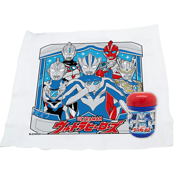 ウルトラマンのおしぼりとケースのセットです。コンパクトに収納できます！濡らしたおしぼりを凍らせて保冷剤代わりにも。サイズケースサイズ＝直径約6.3×9.1cm仕様〔おしぼりセット〕おしぼり：綿100％シリーズウルトラマンメーカーオーエスケーJAN4970825153709キーワードおしぼりタオル おしぼりケース 子供用 幼稚園 保育園 ランチグッズ お弁当グッズ おべんとう 運動会 小学校 小学生 園児 プレゼント 誕生日プレゼント クリスマスプレゼント ギフト 孫 こども 子供 キッズ ピクニック 遠足 ULTRA HEROES うるとらまん 男の子 男児 かっこいいメーカー希望小売価格はメーカーカタログに基づいて掲載しています