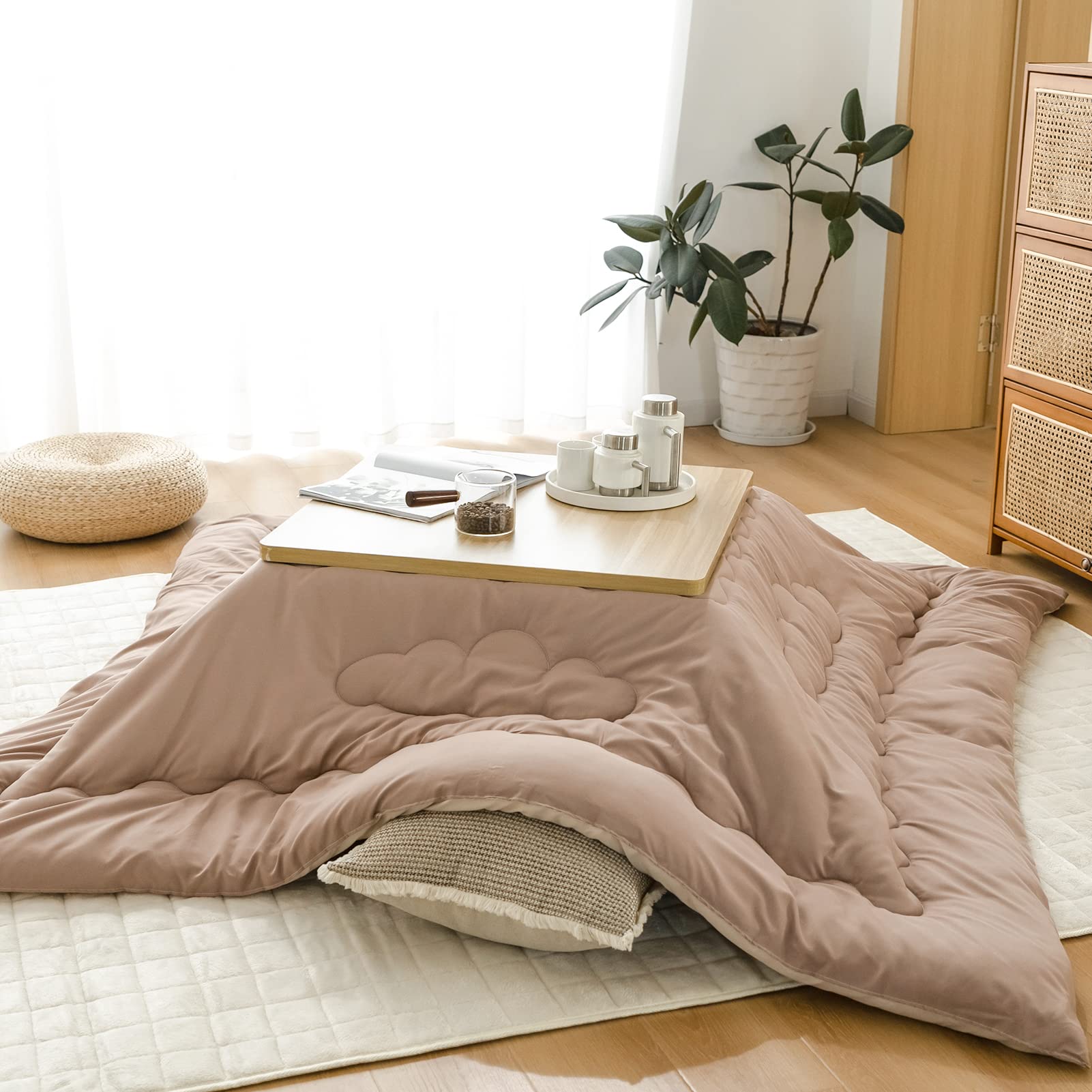 OIGAE こたつ布団 正方形 単品185×185cm 保温蓄熱 リバーシブル ピーチスキン加工 【雲】キルティング 綿ズレ防止 吸湿発熱 こたつふとん 保温性高い ふわふわ 両面使える こたつ掛け布団 洗える 抗菌防臭 火燵布団 静電気防止 毛抜けにくい 可愛い コタツ布団 ベージュ