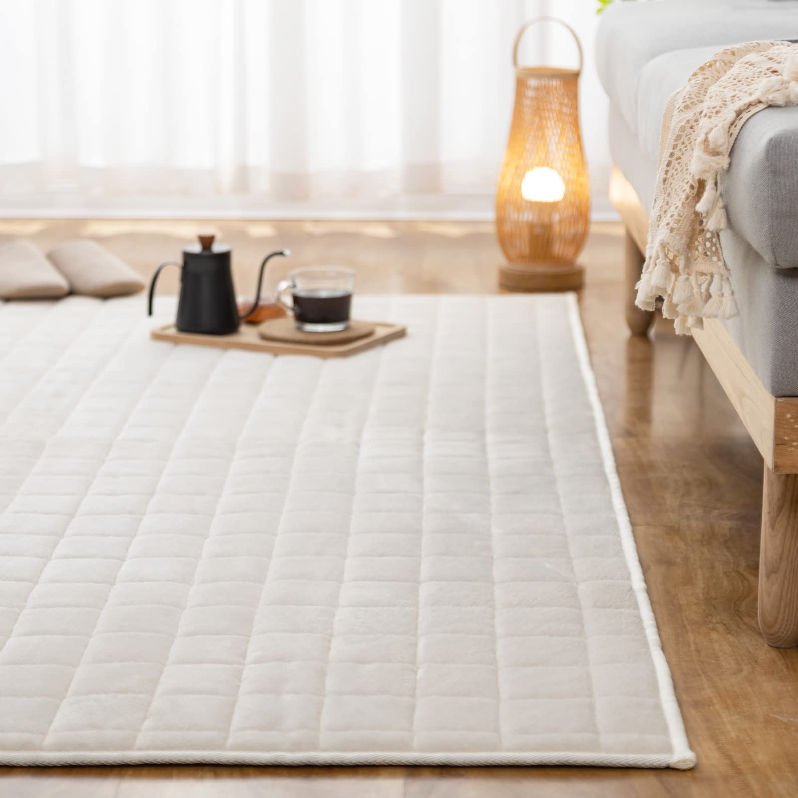 Rakuten - VK Living カーペット キルトラグ ラグマット 絨毯 ラグ 190×190cm(約2畳) 洗える 滑り止め付 防ダニ 抗菌 防臭 1年中使えるタイプ 床暖房 ホットカーペット対応 フランネルラグ アイボリー