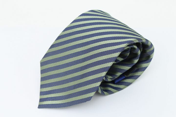 【状態追記】 --- 【付属品】 なし / 商品サイズ (こちらのサイズ表記は平置き採寸のサイズです。) 表記サイズネクタイ全長大剣幅小剣幅 ---約152cm約8.5cm約4cm サイズガイドはこちら /商品詳細 ブランド名 HILTON...