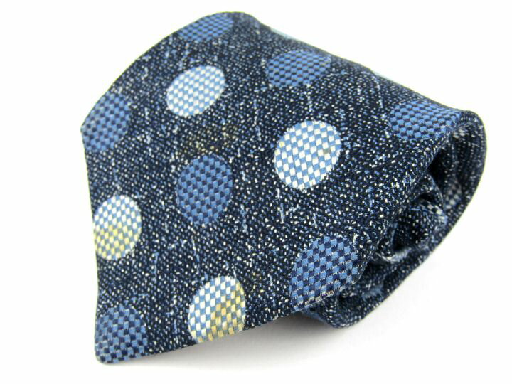 【状態追記】 --- 【付属品】 なし / 商品サイズ (こちらのサイズ表記は平置き採寸のサイズです。) 表記サイズネクタイ全長大剣幅小剣幅 ---約146cm約7cm約4cm サイズガイドはこちら /商品詳細 ブランド名 PRIMA CLASSEプリマクラッセ 特徴 --- 素材 素材タグを撮影しておりますので、ご確認下さいませ。 色 ブラック 性別タイプ メンズ 生産国 イタリア 商品番号 kb6362 類似商品