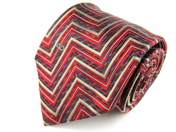 【状態追記】 --- 【付属品】 なし / 商品サイズ (こちらのサイズ表記は平置き採寸のサイズです。) 表記サイズネクタイ全長大剣幅小剣幅 ---約154cm約9cm約4.5cm サイズガイドはこちら /商品詳細 ブランド名 Valentinoヴァレンチノ 特徴 --- 素材 素材タグを撮影しておりますので、ご確認下さいませ。 色 レッド 性別タイプ メンズ 生産国 イタリア 商品番号 kb6562 類似商品