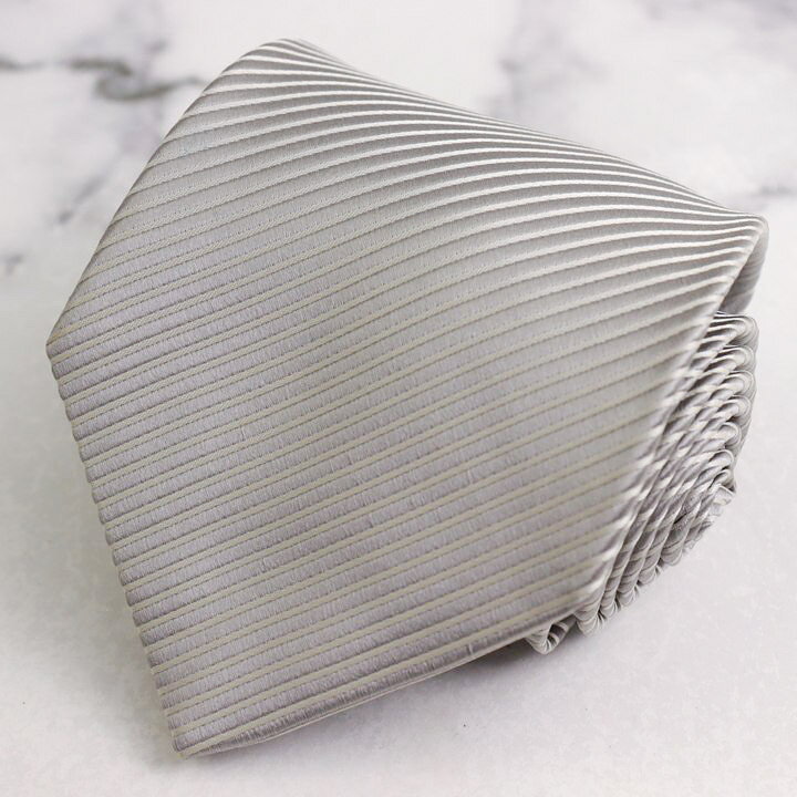 【状態追記】 --- 【付属品】 なし / 商品サイズ (こちらのサイズ表記は平置き採寸のサイズです。) 表記サイズネクタイ全長大剣幅小剣幅 ---約-cm約8cm約-cm サイズガイドはこちら /商品詳細 ブランド名 JIM THOMPSONジムトンプソン 特徴 厳選された逸品です 素材 素材タグを撮影しておりますので、ご確認下さいませ。 色 グレー 性別タイプ メンズ 生産国 - 商品番号 ss92030 類似商品