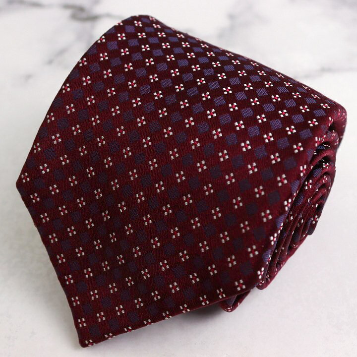 【状態追記】 --- 【付属品】 なし / 商品サイズ (こちらのサイズ表記は平置き採寸のサイズです。) 表記サイズネクタイ全長大剣幅小剣幅 ---約-cm約8.5cm約-cm サイズガイドはこちら /商品詳細 ブランド名 Earldomアールダム 特徴 厳選された逸品です 素材 素材タグを撮影しておりますので、ご確認下さいませ。 色 ワインレッド 性別タイプ メンズ 生産国 日本 商品番号 ss92096 類似商品