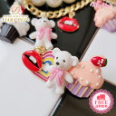 ウーフリンク WOOFLINK SWEETIE HAIRCLIP WOOFLINK 2022 Pre-Fall Collection 4つのキュートなチャームが素敵なへクリップ&#9829; 毎日わんちゃんが身に着けてもらうのに最適です&#9829; クリップ部分は軽量プラスチックになっております。 ※当商品以外は別売り、または参考商品になります。 【サイズ】 約 5.5cm x 3cm 〇当商品は海外メーカーよりお取り寄せとなります為、ご注文を頂きましてから通常4-5週間前後でのお届けを予定しております。 関連商品 WOOFLINK SWEETIE NECKLACE WOOFLINK LOVE ME MORE &#9829; WOOFLINK DAYDREAM BAG &#9829; TULLE(チョコ、ブラック) WOOFLINK MY LADY HAIRBOW 初めてTIARA PETS オンラインストアをご利用頂きます際は必ずこちらをクリックしてご一読下さい。